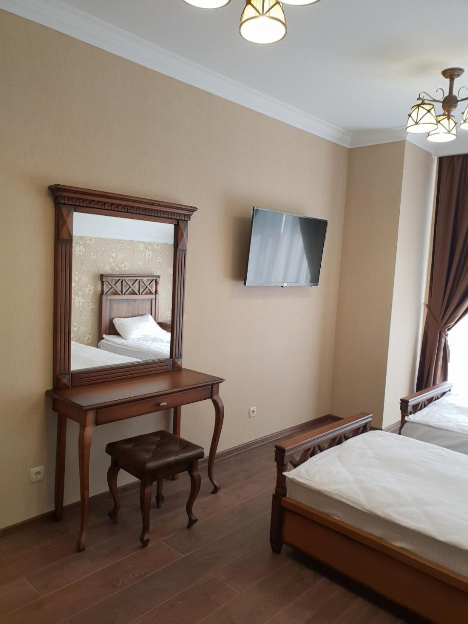 Pride Hotel Tarashcha Екстериор снимка