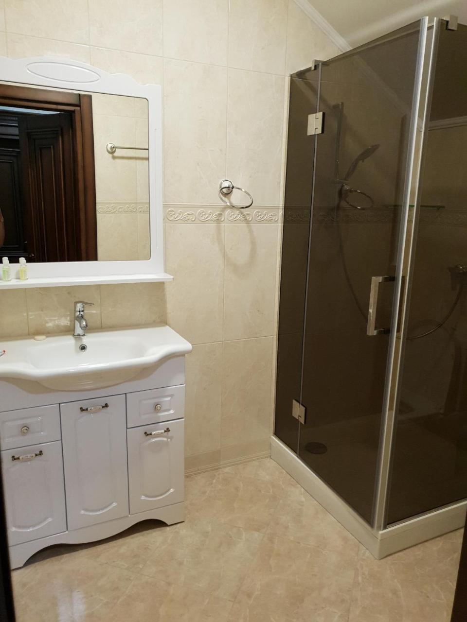 Pride Hotel Tarashcha Екстериор снимка
