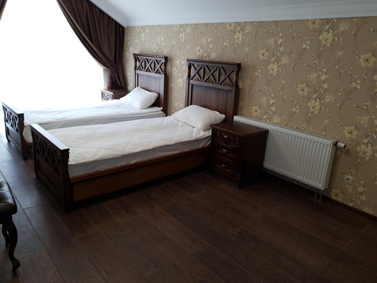 Pride Hotel Tarashcha Екстериор снимка